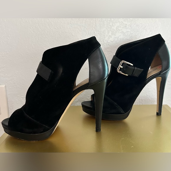 Michael Michael Kors Isabelle 5” heel and open toe / - Picture 2 of 6